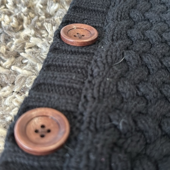 Knit poncho with matching ear muffs - Picture 4 of 7